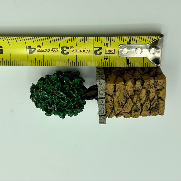 Dept 56 Stone Corner Posts & Archway with Holly #52648 - Picture 14 of 16